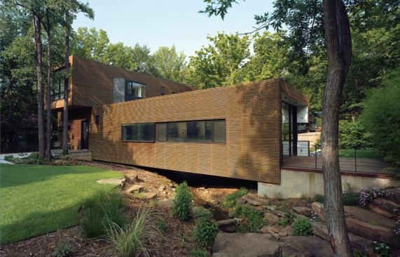 The house rests atop concrete piers to reduce its impact on the land. "I love the way the building sits on the site," one judge said.