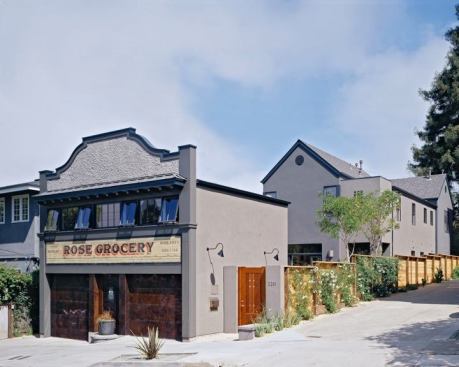 The architect keept the original sign and left space for a courtyard between the units in the back and the garage in front.