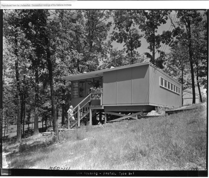 A B-1 model prefabricated house, or a “Flat Top” house, in Oak Ridge, Tenn. (1944)