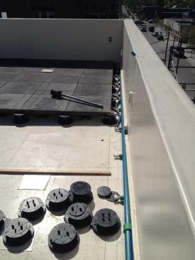 Rooftop installation with pedestal-mount paver.