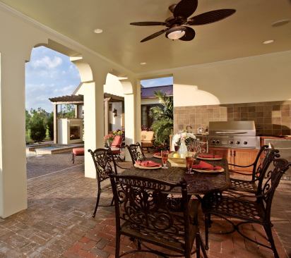 ARCADE GAME Crisp arches add character to exterior elements such as the poolside loggia, which shelters a serious outdoor kitchen, and, on the opposite side of the house, the porte cochere. The arches are framed wood with a stucco skin.