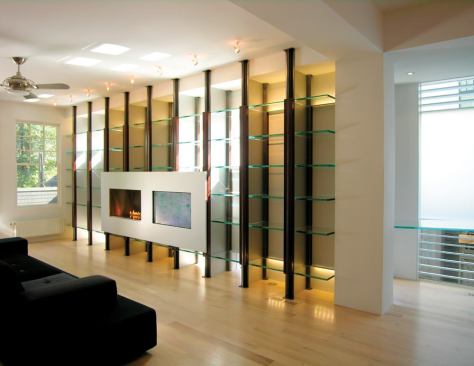 Existing windows were modified and slotted glass was added at floor level behind the living room shelving to enhance the sense of weightlessness.