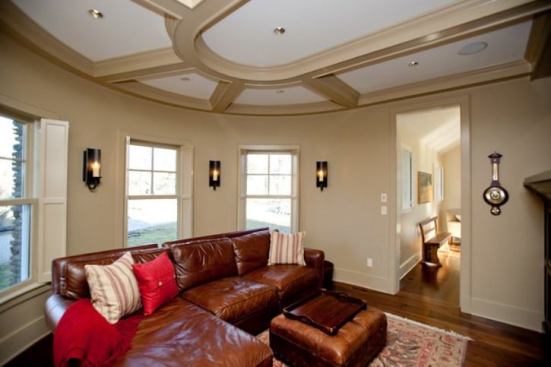 The meticulously crafted curved moldings on the ceiling of the ground-floor study echo the curves of the house's silo. A bedroom takes up the silo's second floor.