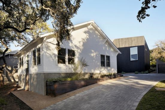 The bedroom and private spaces were moved to the original bungalow.