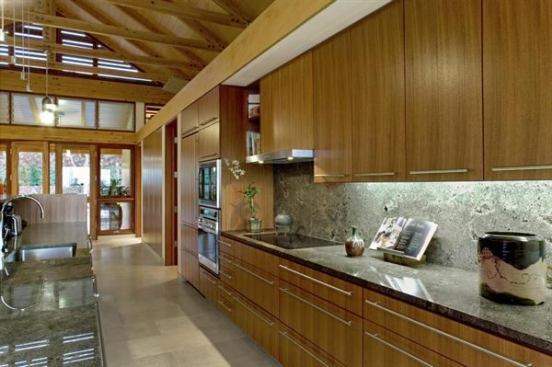 Horizontal hardware allows cabinetry to complement this kitchen’s long, narrow layout. Project: Papali Wailea, Wailea, Hawaii; Builder: Absher Construction Co., Puyallup, Wash.; Architect: Weinstein A|U Architects + Urban Designers, Seattle