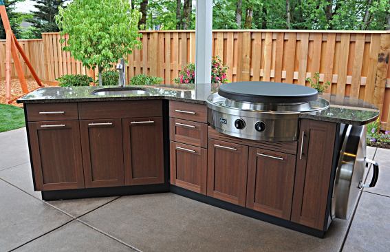 Outdoor living is still hot, but instead of the typical outdoor grill, give your buyers the Evo Affinity Classic flat-top unit. The manually controlled, gas-fired unit allows homeowners to prepare food directly on the cooking surface; it also allows pots and pans to be used in traditional stove-top cooking. It has a 30-inch-diameter, ceramic-clad steel cook surface that is heated by inner and outer gas tube burners. www.danver.com.