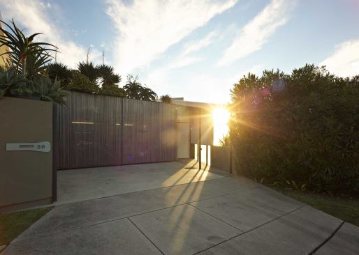 The house’s street entry is unobtrusive in the extreme.