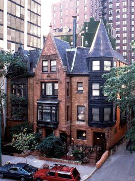 Chicago architect John Wellborn Root designed this house, where he lived during his firm's planning of the World's Columbian Exposition in 1893. More recently, a series of restoration and remodeling projects on the house served as Goldberg General Contracting's entree to work on historic buildings.