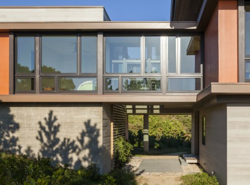 In+the+middle+of+the+house+is+a+breezeway+that+extends+to+the+sky+through+a+hole+in+the+main+living+level.+The+hole+acts+as+a+solar+thermal+chimney+to+enhance+natural+ventilation.+