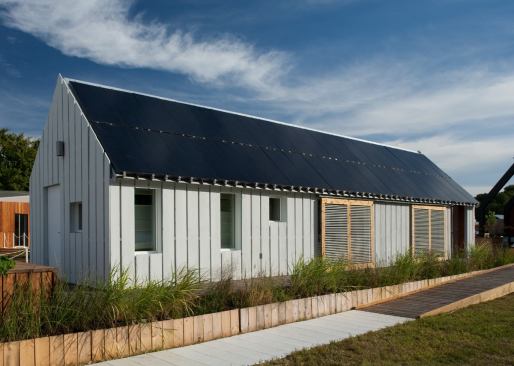 The University of Illinois Gable House is a modern twist on the look of a traditional Midwestern Barn.