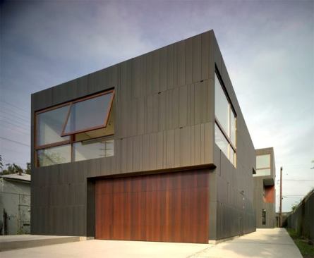 Studio 0.10 architects conceived of the MuSh Residence as two volumes, with the art studio, the garage, and apartment located with ease of access from the street.