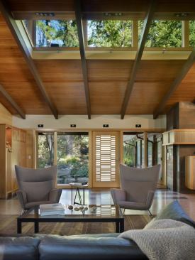 Lake Forest Park is a 1950s modern residence that Finne remodeled from top to bottom. As in many of his projects, he opened the roof with a generous amount of clerestory glazing.