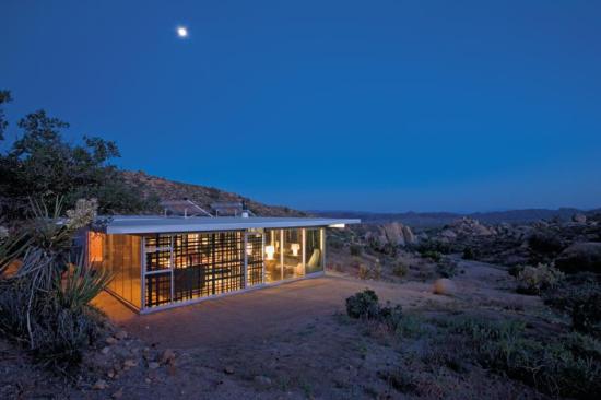 The High Desert itHouse by Taalman Koch Architecture is built with steel framing and steel panels. Built without an HVAC system, the home features solar hot water, radiant floor heating, and solar panels.