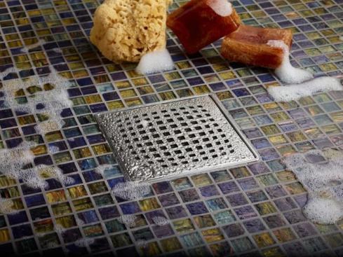 ACO also offers more traditional center drains that create unique looks with a variety of design options. ShowerPoint’s 6-inch-square shape enables clean tile installation. www.quartzbyaco.com.
