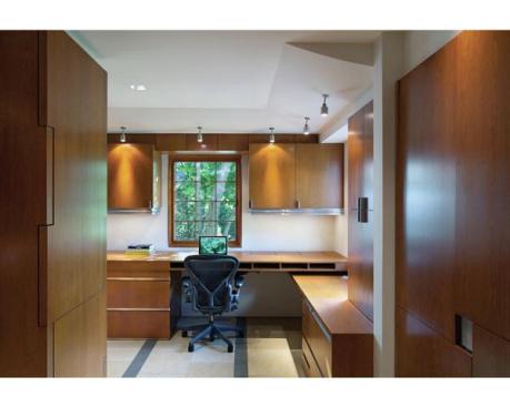 Just+off+the+kitchen+is+a+home+office+that+was+also+conceived+with+universal+design+in+mind.