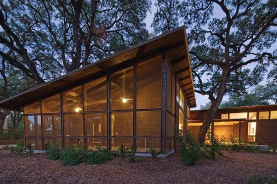 This large screened porch completes the indoor-outdoor theme of Hacienda Ja Ja. 