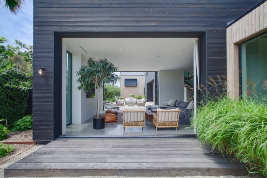 The open staircase connects the two main volumes, while providing an impactful transition space.