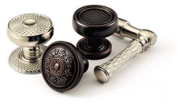Baldwin’s Estate Series is traditional but unfussy. Designed for luxury homes, the Couture line of door levers and knobs offers a variety of intricate-styled products but with an updated look. The line comes in 17 finishes. www.baldwinhardware.com.