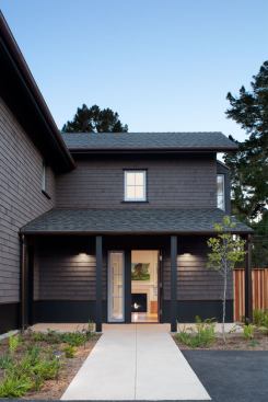 The entries flank the bay and are situated on the side façades for added privacy as well as to disguise the fact that this is two residences.