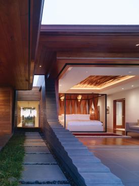 Walls dematerialize in the master bedroom.