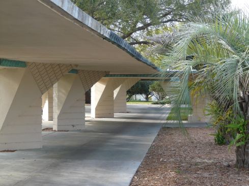 Wright designed the Esplanade as covered walkways to protect students and faculty from intense sun and driving rain.