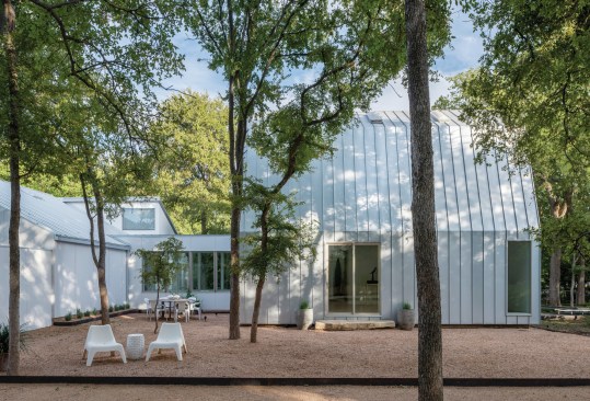 Snyder Hill Residence by A. Gruppo Architects in San Marcos, Texas