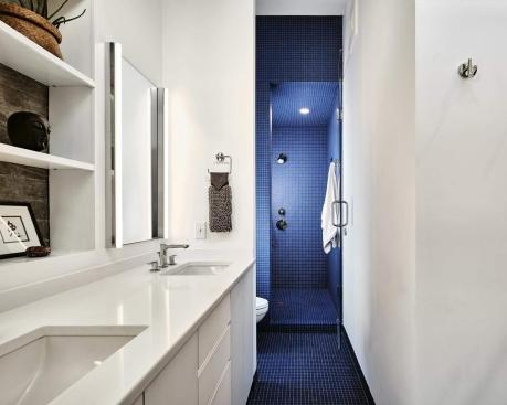 Rear Unit Master Bathroom