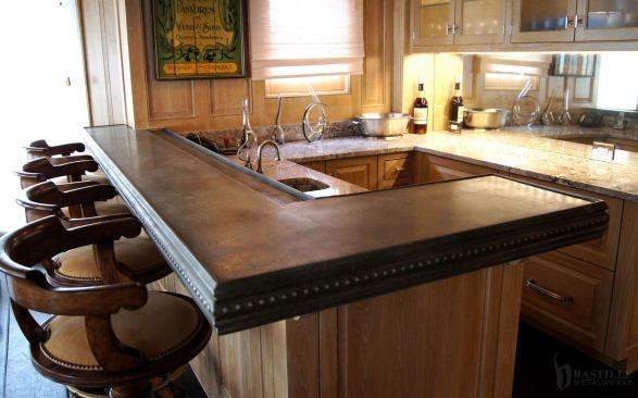Zarro bar in cast zinc