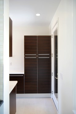 The+custom+pantry+includes+a+dumbwaiter+connected+with+the+garage+and+mudroom+on+the+lower+level.++