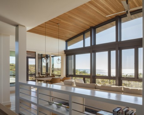 The+main+living+spaces+are+gathered+together+under+an+asymmetrically+arcing+cedar+and+copper+roof
