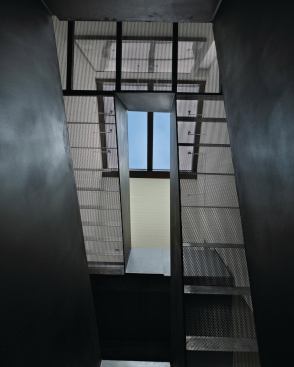 The stair from below.