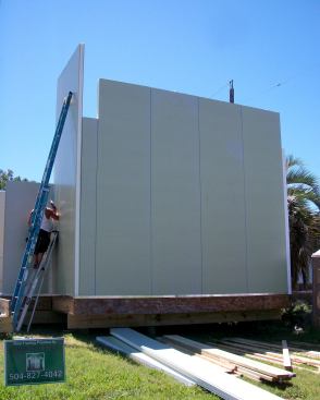The house’s building envelope consists of structural steel insulated panels, over which James Hardie-supplied siding was installed. This was the first time architect Judith Kinnard designed a house using SIPs.