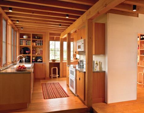 Two white-painted "cubes" at the center of the plan organize the building's interior without creating fully enclosed rooms.