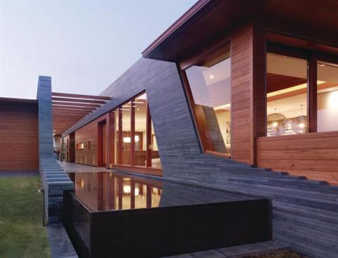 An outdoor hallway connects the pavilions, culminating in a zero-edge reflecting pool.