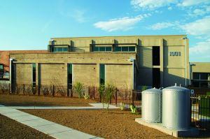 What do you do with a brick and concrete building the length of a football field in the middle of the Sonoran desert? This former ice and cold storage facility (built in 1923) now houses 48 industrial-style lofts. Architect: Rob Paulus Architect Contractor: Caliber West Developer: Deep Freeze Development