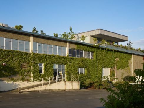 Built onto the warehouse's roof, Sky Ranch is essentially a small box on a big box, an idea the firm believes could be applied to the millions of square feet of available warehouse roofs in American cities.