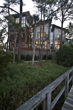 The home's varied, fragmented form allows it to slip discreetly into its verdant setting.