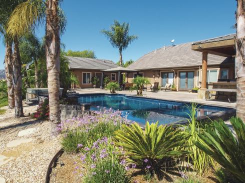 Above It All: This vinyl, California pool overlooks Temecula Valley which offers a breathtaking panoramic view.