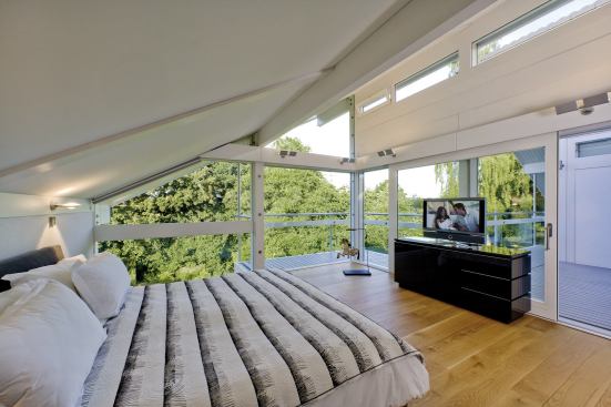 A second-story bedroom in the ART6 design family.