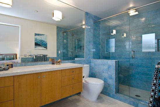 The bathrooms include Toto dual-flush toilets; a Phoenix Solar system provides domestic hot water.