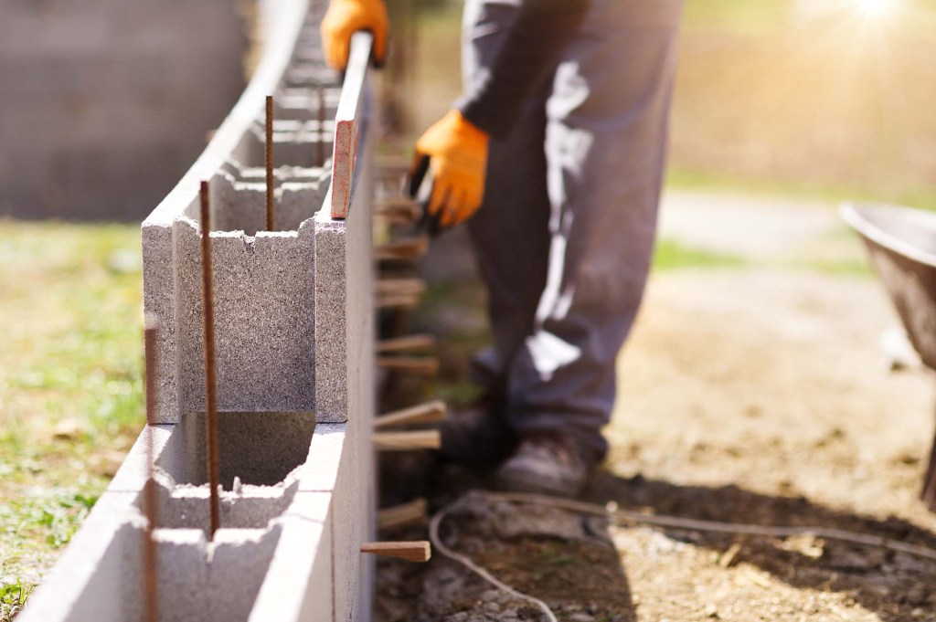 At the world’s largest competition of bricklayers, robots fall short of the speed and precision that the trade requires.