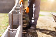 At the world’s largest competition of bricklayers, robots fall short of the speed and precision that the trade requires.