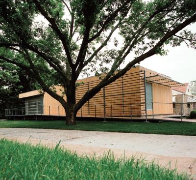 Modular 2's linear, straightforward floor plan bypasses an old elm tree on the site, thus preserving a neighborhood landmark.