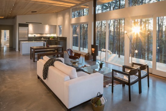 As the sun rises in the morning, the central space is bathed in light—and remains so throughout the day. 