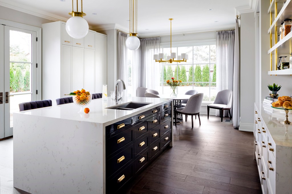 Cambria Torquay featured with black lacquered cabinets and gold hardware pairs perfectly to create a sophisticated luxe look.