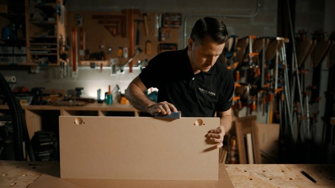 M.T. Copeland instructor and professional cabinet maker Ken DeCost shares how to properly sand doors during his online cabinetry course.