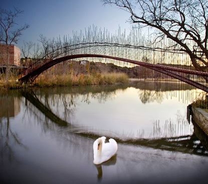The judges cited the purity, clarity, and sophistication of the design of this footbridge and the way it adds to the beauty of the site. "You just can't walk away from it," one said.