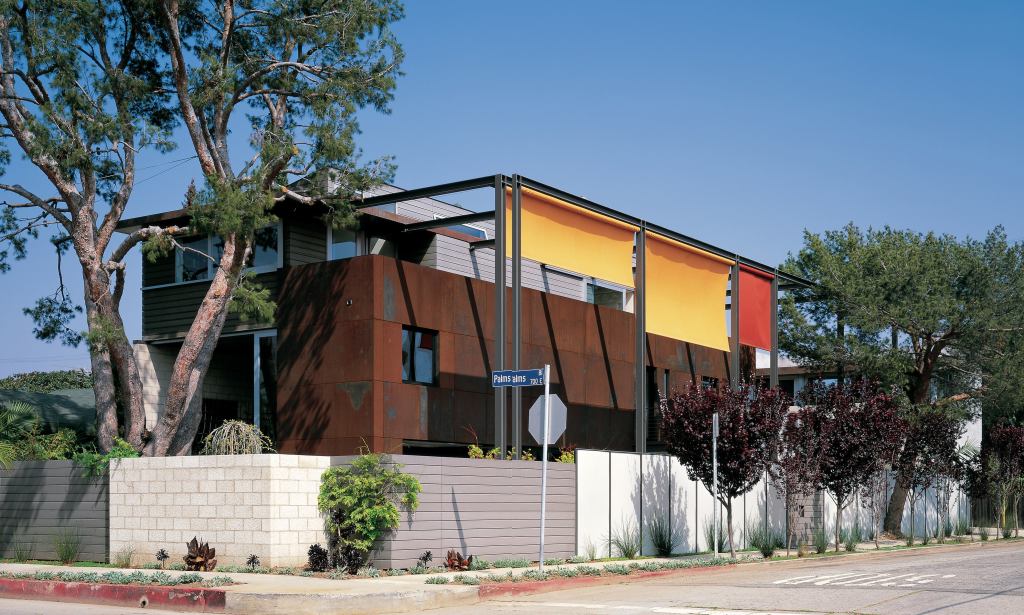 Architect Steven Ehrlich’s own house gestures to the street with fabric privacy panels and front and side courtyards.