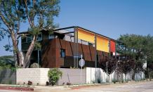 Architect Steven Ehrlich’s own house gestures to the street with fabric privacy panels and front and side courtyards.
