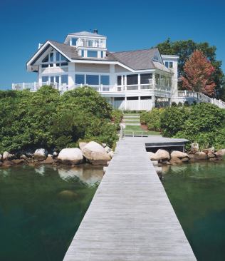 Guest bedrooms situated at grade give overnight visitors the freedom to walk down to the water without having to go upstairs first.